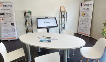 Cosa offriamo:​ Nella nuova sede di Barcellona, i nostri partner potranno beneficiare di:​ ​ Soluzioni ICT custom: Progetti su misura per ogni esigenza aziendale.​ Produzione di etichette RFID : Alta qualità e creazione di etichette personalizzate.​ Supporto tecnico avanzato: Assistenza dedicata per ottimizzare i processi aziendali.​ Collaborazioni strategiche: Sinergie con partner locali e internazionali per creare valore aggiunto.​
