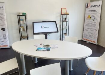 Cosa offriamo:​ Nella nuova sede di Barcellona, i nostri partner potranno beneficiare di:​ ​ Soluzioni ICT custom: Progetti su misura per ogni esigenza aziendale.​ Produzione di etichette RFID : Alta qualità e creazione di etichette personalizzate.​ Supporto tecnico avanzato: Assistenza dedicata per ottimizzare i processi aziendali.​ Collaborazioni strategiche: Sinergie con partner locali e internazionali per creare valore aggiunto.​