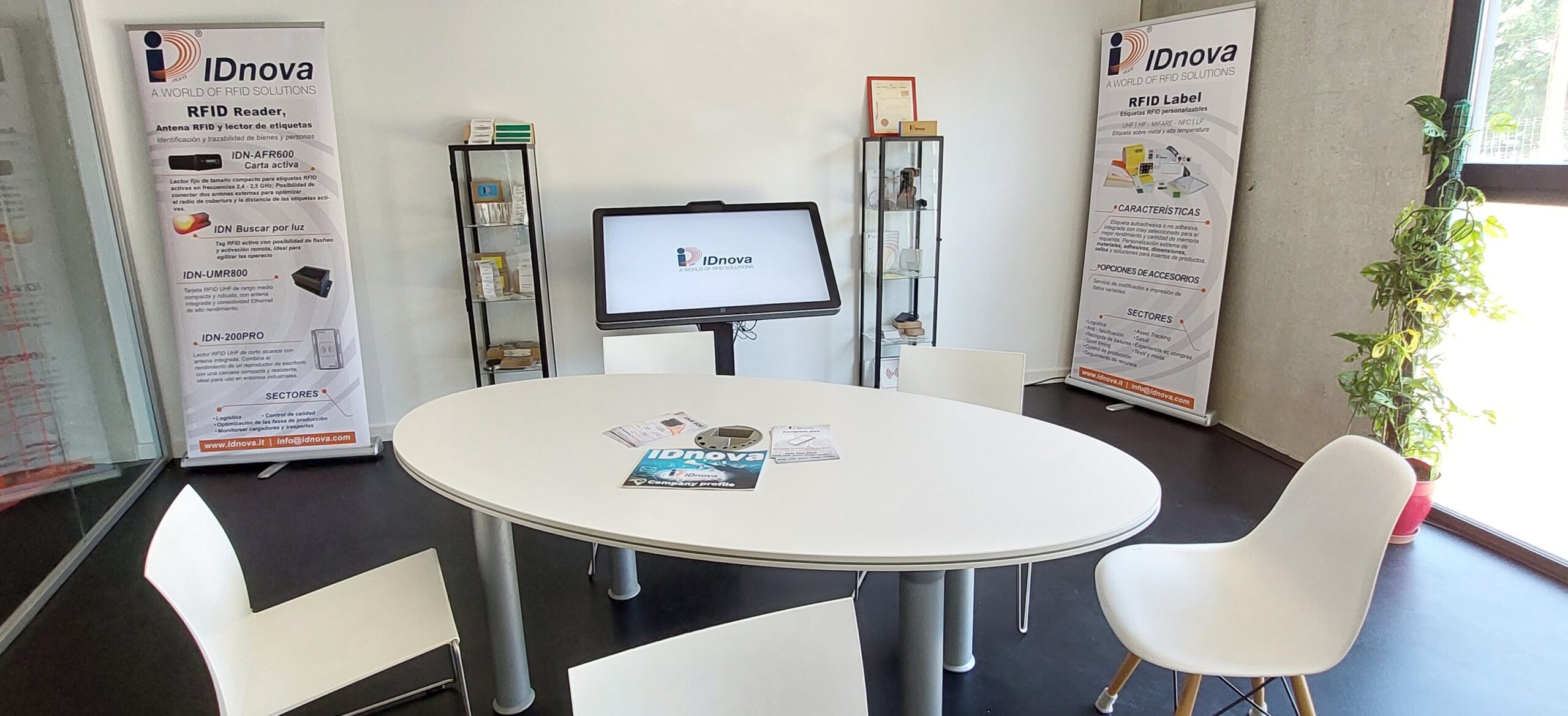 Cosa offriamo:​ Nella nuova sede di Barcellona, i nostri partner potranno beneficiare di:​ ​ Soluzioni ICT custom: Progetti su misura per ogni esigenza aziendale.​ Produzione di etichette RFID : Alta qualità e creazione di etichette personalizzate.​ Supporto tecnico avanzato: Assistenza dedicata per ottimizzare i processi aziendali.​ Collaborazioni strategiche: Sinergie con partner locali e internazionali per creare valore aggiunto.​