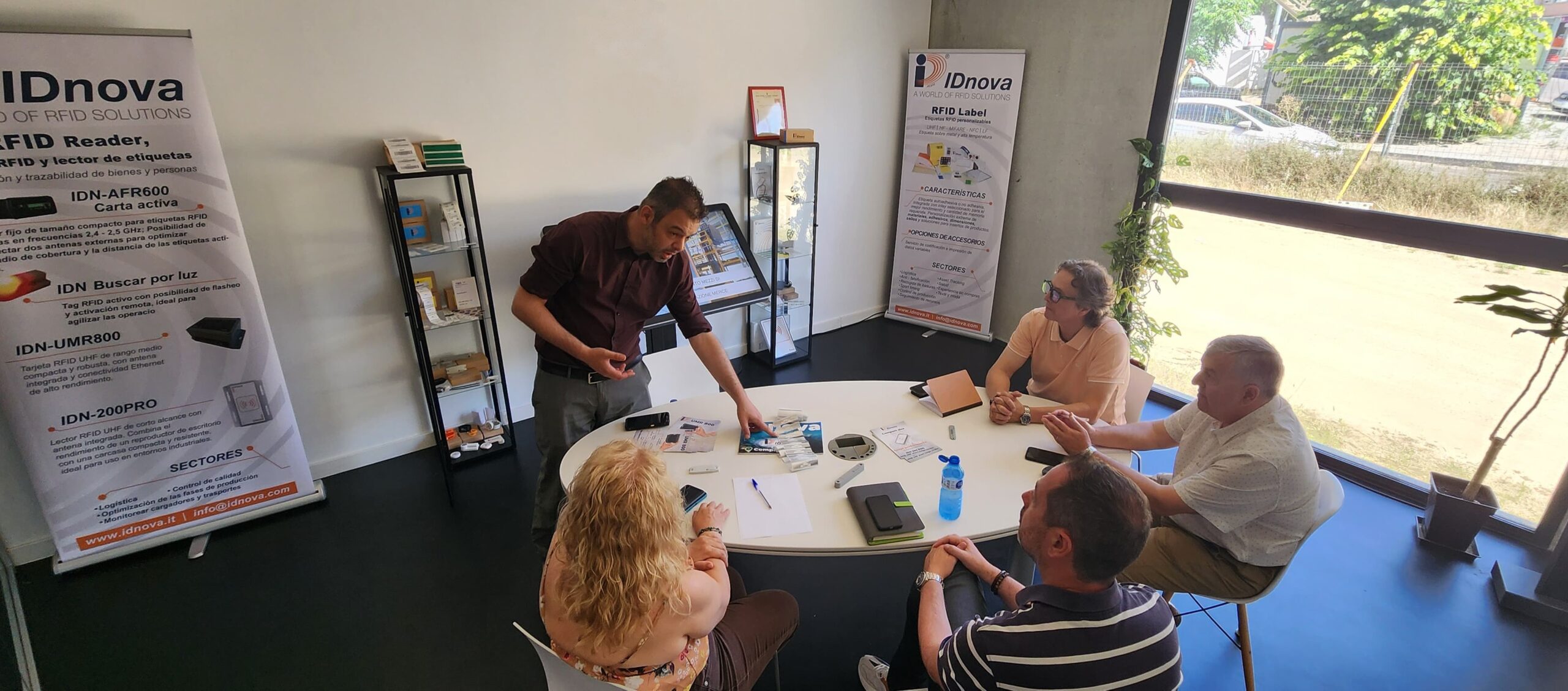 L'apertura di questa sede è parte del nostro impegno continuo verso l'innovazione e l'eccellenza nel servizio. Siamo determinati a offrire soluzioni tecniche competitive, un servizio clienti di prima classe e a mantenere la nostra posizione quale azienda di riferimento per chi cerca un solution provider in ambito tecnologico.​